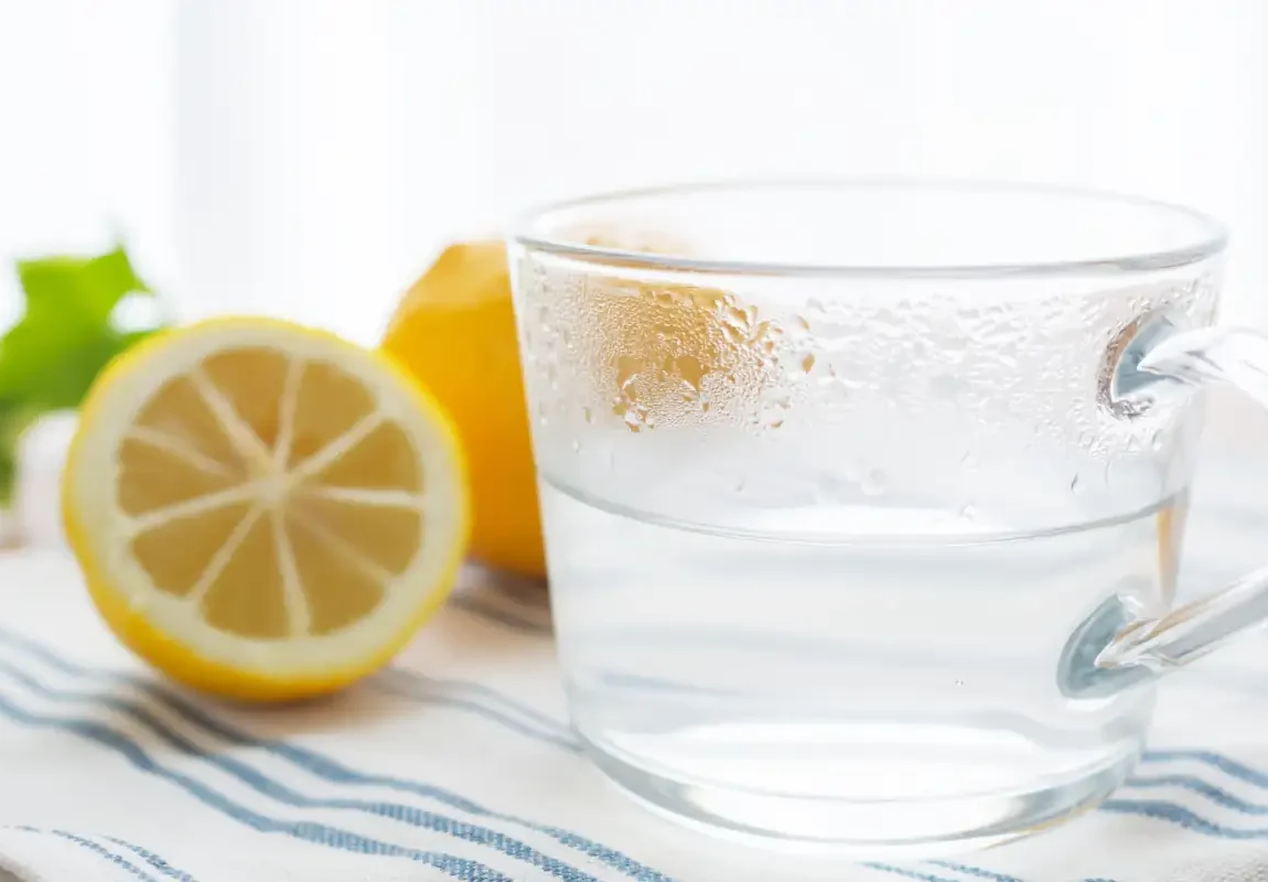 Manfaat air putih hangat