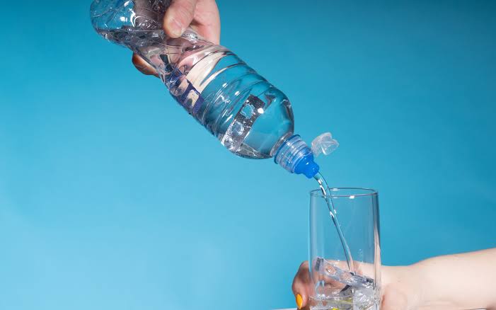 7 Alasan Konsumsi Air Harian Tidak Boleh Berkurang Saat Musim Hujan